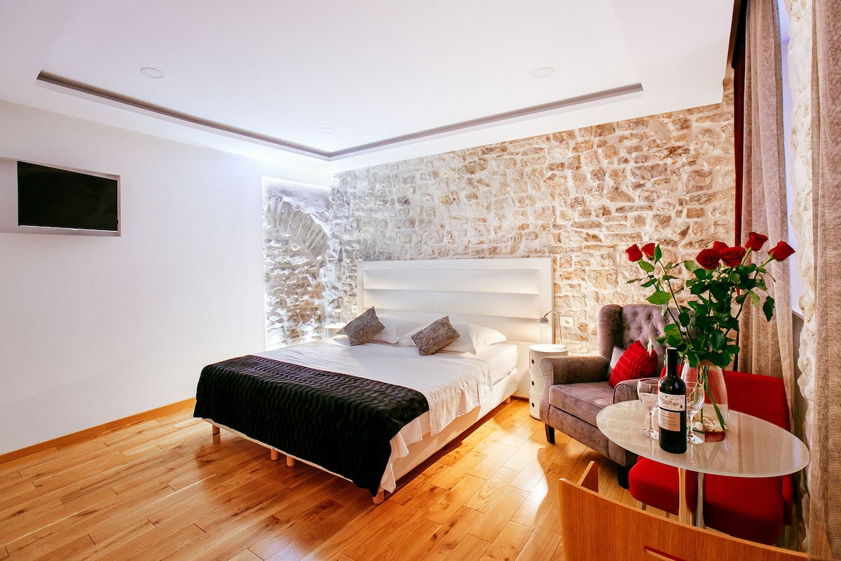 Exclusive Apartment, City View