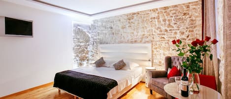 Exclusief appartement, uitzicht op stad | Individueel gedecoreerd, individueel gemeubileerd, een bureau