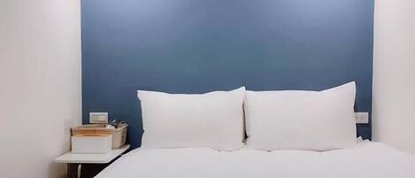 مكتب وستائر تعتيم وتجهيزات عازلة للصوت وواي فاي مجانًا