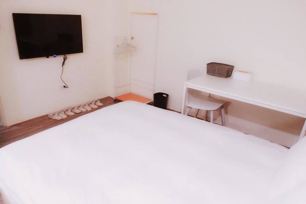Comfort Triple Room | Desk, blackout drapes, soundproofing, WiFi (free)