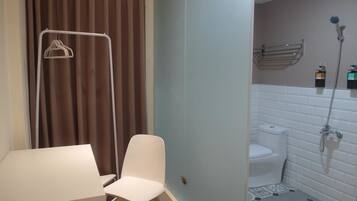 Standard Single Room | Desk, blackout curtains, soundproofing, free WiFi