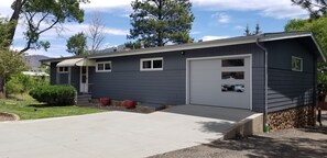Exterior - 2bd/2ba with A/C Near Downtown, Trails, NAU & Hwy to Canyon (Flagstaff)