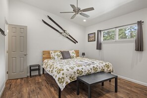 2 عدّة غرف نوم ومكواة/لوح كي وواي فاي مجانًا وملاءات أسرّة