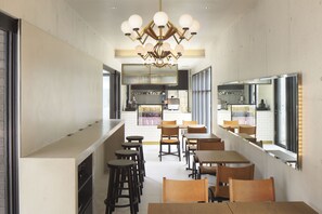 Breakfast, lunch and dinner served - Hotel Cen (Tokyo)