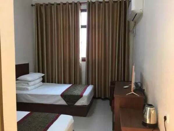 Cortinas blackout, wifi gratis y ropa de cama