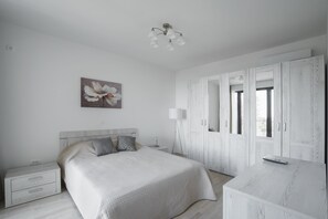 In-room safe, desk, laptop workspace, blackout curtains - Adria lux Apartments Sveti Stefan (Sveti Stefan)