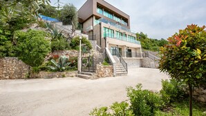 Front of property - Adria lux Apartments Sveti Stefan (Sveti Stefan)