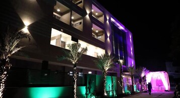 Fachada del alojamiento - Noche