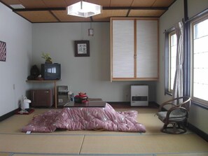 家庭房, 公共浴室 | 客房内保险箱