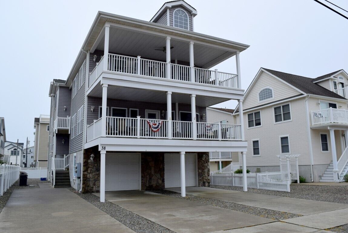 Spacious Beach Block 2nd Floor Duplex