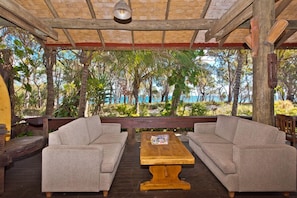 House, 3 Bedrooms | Balcony