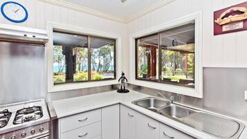 House, 3 Bedrooms | Private kitchen | Full-size fridge, oven, stovetop, cookware/dishes/utensils