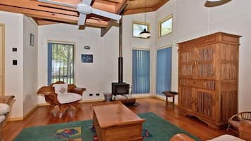 House, 2 Bedrooms | Living area | Plasma TV, DVD player
