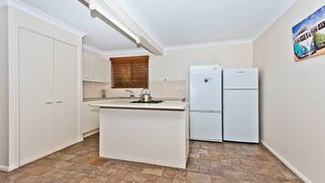 House, 5 Bedrooms | Private kitchen | Full-sized fridge, oven, stovetop, cookware/dishes/utensils