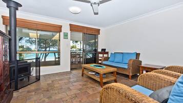 Plasma TV, DVD player