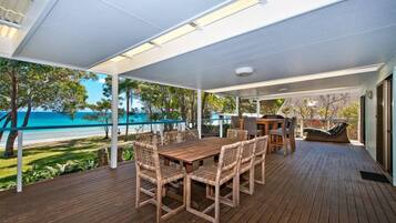 House, 5 Bedrooms | Balcony