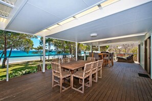 House, 5 Bedrooms | Balcony