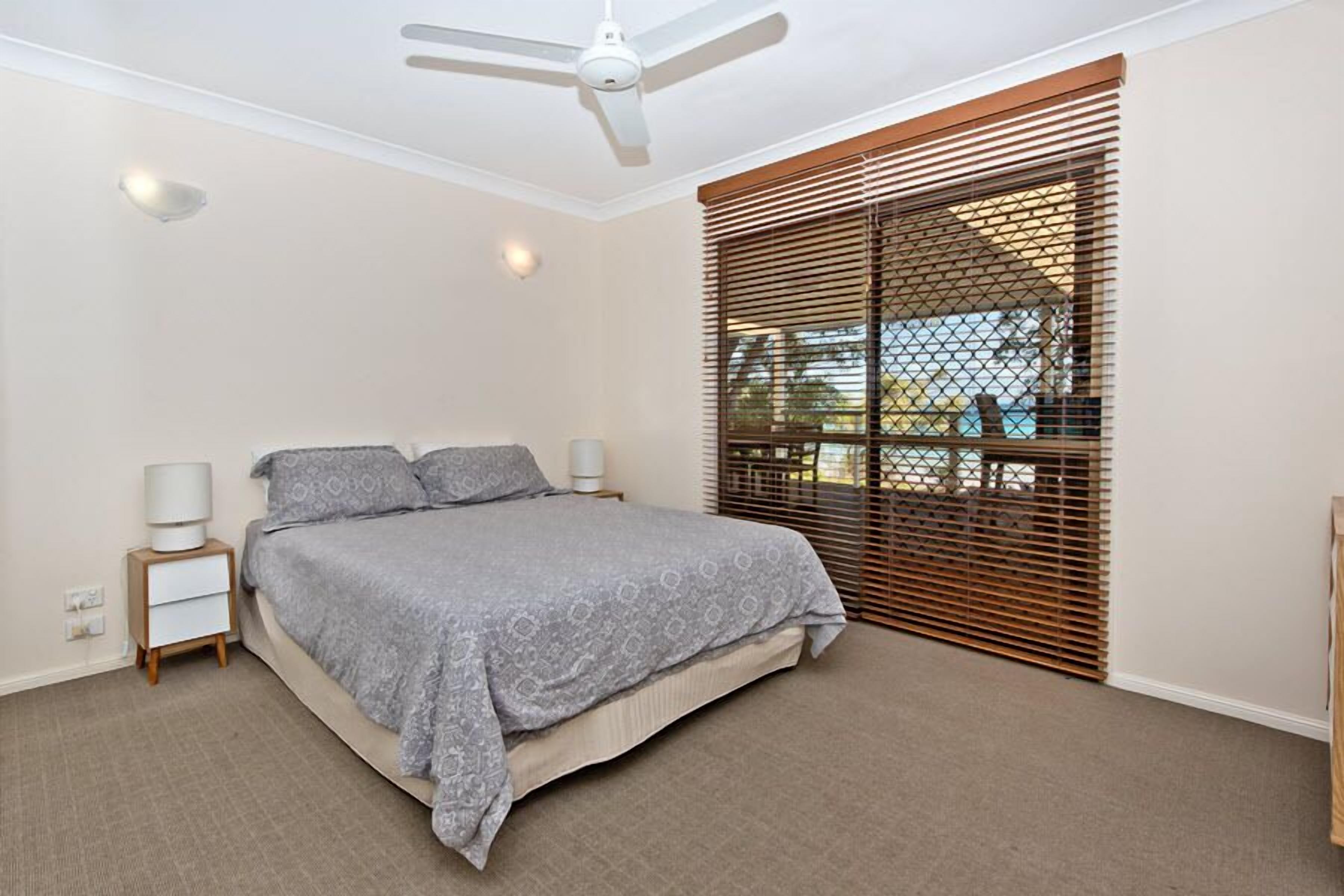 منزل - ٥ غرف نوم | 5 عدّة غرف نوم وملاءات أسرّة