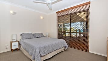 5 bedrooms, bed sheets