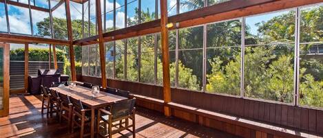 House, 5 Bedrooms | Balcony