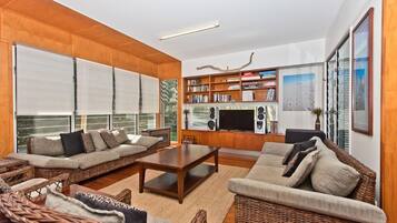 House, 5 Bedrooms | Living area | Plasma TV, DVD player