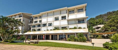 3 piscinas externas, espreguiçadeiras