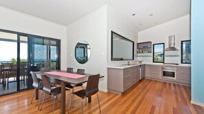 House, 4 Bedrooms | Private kitchen | Full-size fridge, microwave, oven, stovetop