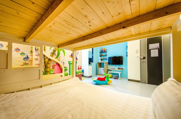 Basic Quadruple Room, City View