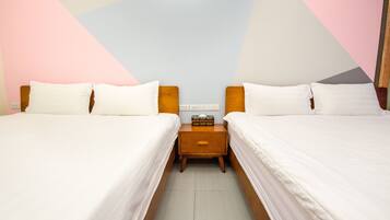 Gallery Quadruple Room | Premium bedding, down comforters, individually decorated, soundproofing