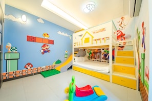 Basic Quadruple Room, City View | Premium bedding, down comforters, individually decorated, soundproofing - Chikan Fun Guesthouse (Tainan)