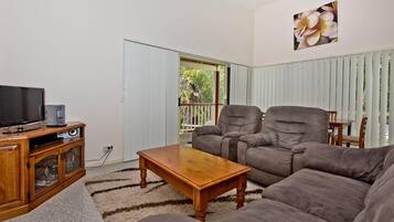 House, 2 Bedrooms | Living area | Plasma TV