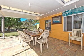 House, 4 Bedrooms | Terrace/patio