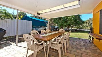 House, 4 Bedrooms | Terrace/patio