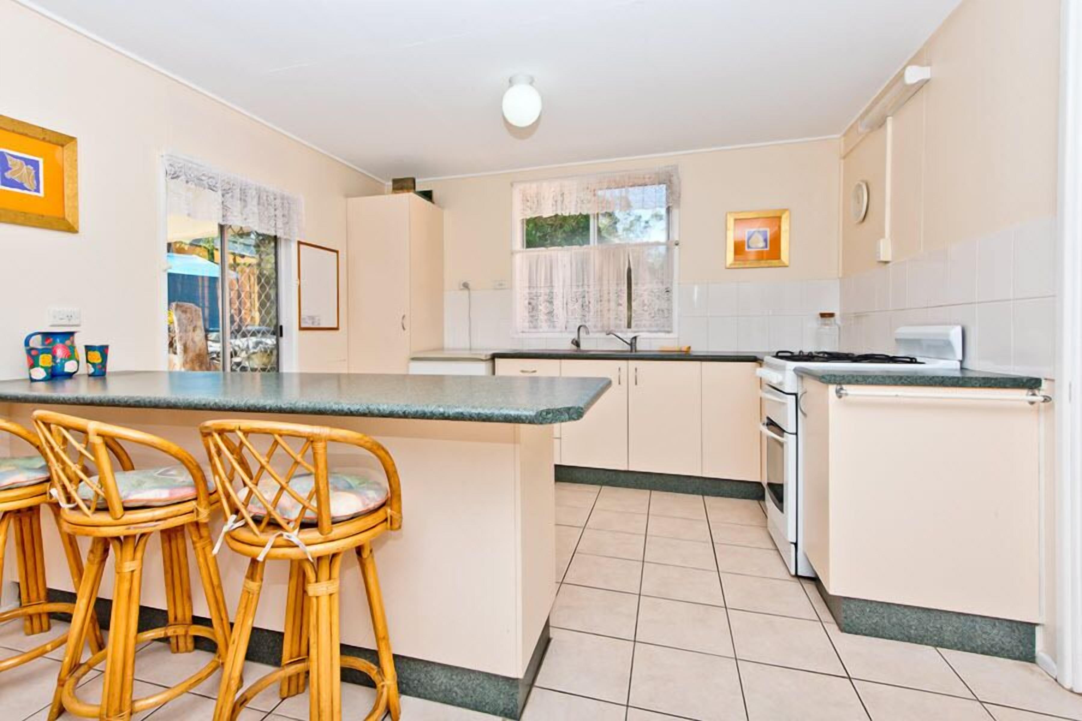 House, 4 Bedrooms | Private kitchen | Full-sized fridge, oven, stovetop, cookware/dishes/utensils