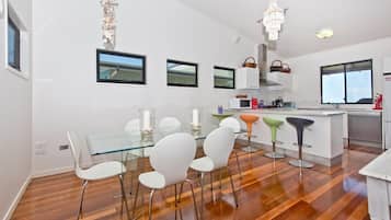Casa, 3 habitaciones | Servicio a la habitación