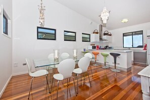 House, 3 Bedrooms | In-room dining - Moreton View (Moreton Island)