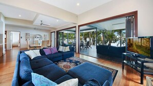 Family House, 6 Bedrooms | Living area - Omaroo (Cowan Cowan)