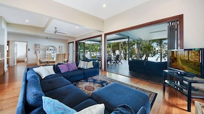 Family House, 6 Bedrooms | Living area - Omaroo (Cowan Cowan)