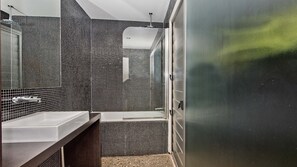 House, 5 Bedrooms | Bathroom | Combined shower/tub, towels - Tangalooma Hilltop Haven (Moreton Island)
