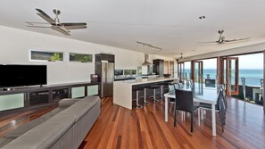 Casa, 5 camere da letto | Cucina privata | Frigorifero con congelatore, microonde, forno, piano cottura