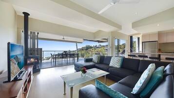 House, 3 Bedrooms | Living area | Plasma TV, DVD player