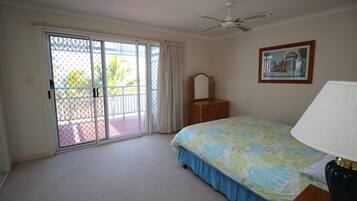 Apartment, 3 Bedrooms | 3 bedrooms, iron/ironing board, bed sheets