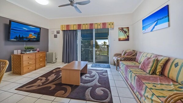 Apartment, 3 Bedrooms | Living area