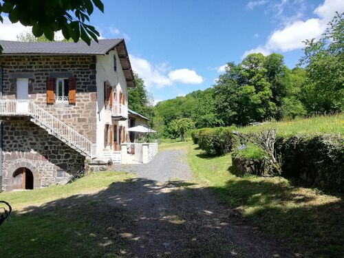 Country house Marmanhac (CANTAL) 