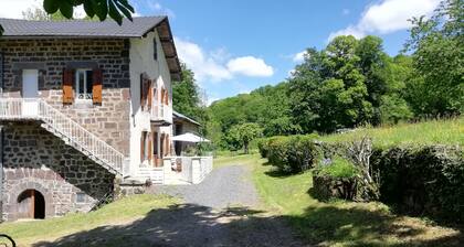 Country house Marmanhac (CANTAL)