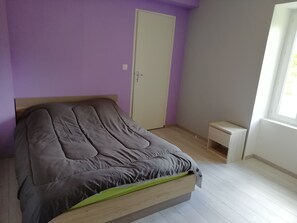 3 bedrooms, iron/ironing board, free WiFi