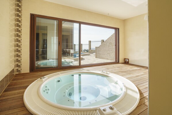 Deluxe Villa | Deep-soaking bathtub - Sunbreeze Delux Vilas (Kuljace)
