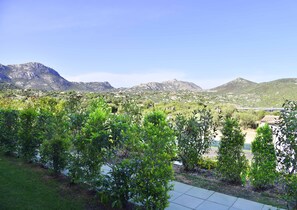 A view of a mountainous landscape with a bridge in the distance. -  Green Residence Olbia (Olbia)