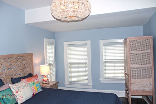 Stylish Ocean Grove Apt - 4 Blocks from Beach & 2 Blocks from Downtown Asbury