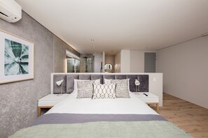 Luxury Penthouse, 2 Bedrooms, Ocean View